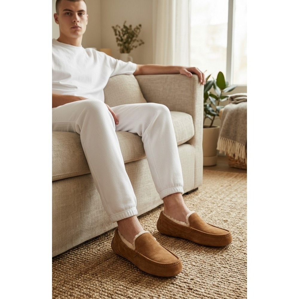 UGG Scuff Slippers Chestnut Suede Shearling Men's 7 Women's 8-9‎
